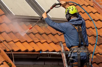Démoussage et hydrofuge de toiture à Kerlaz